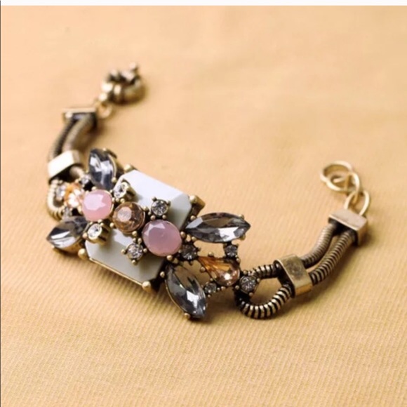 Vintage Style Bracelet - Picture 2 of 5